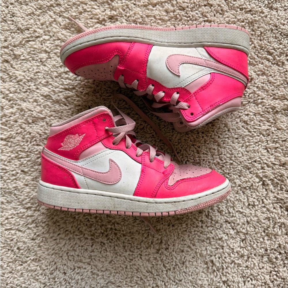 Nike Kids Sneakers in Pink and White